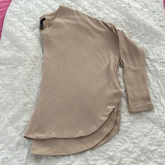 Forever 21 size small thermal large fitting top size small - Picture 1 of 3